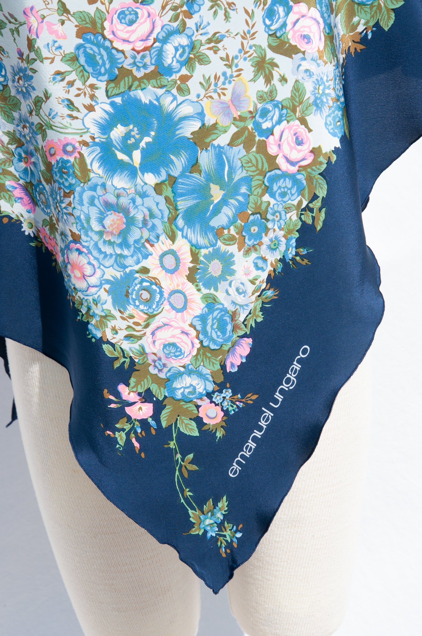 EMANUEL UNGARO 1978 DOCUMENTED VINTAGE FLORAL SILK TRIANGULAR SCARF