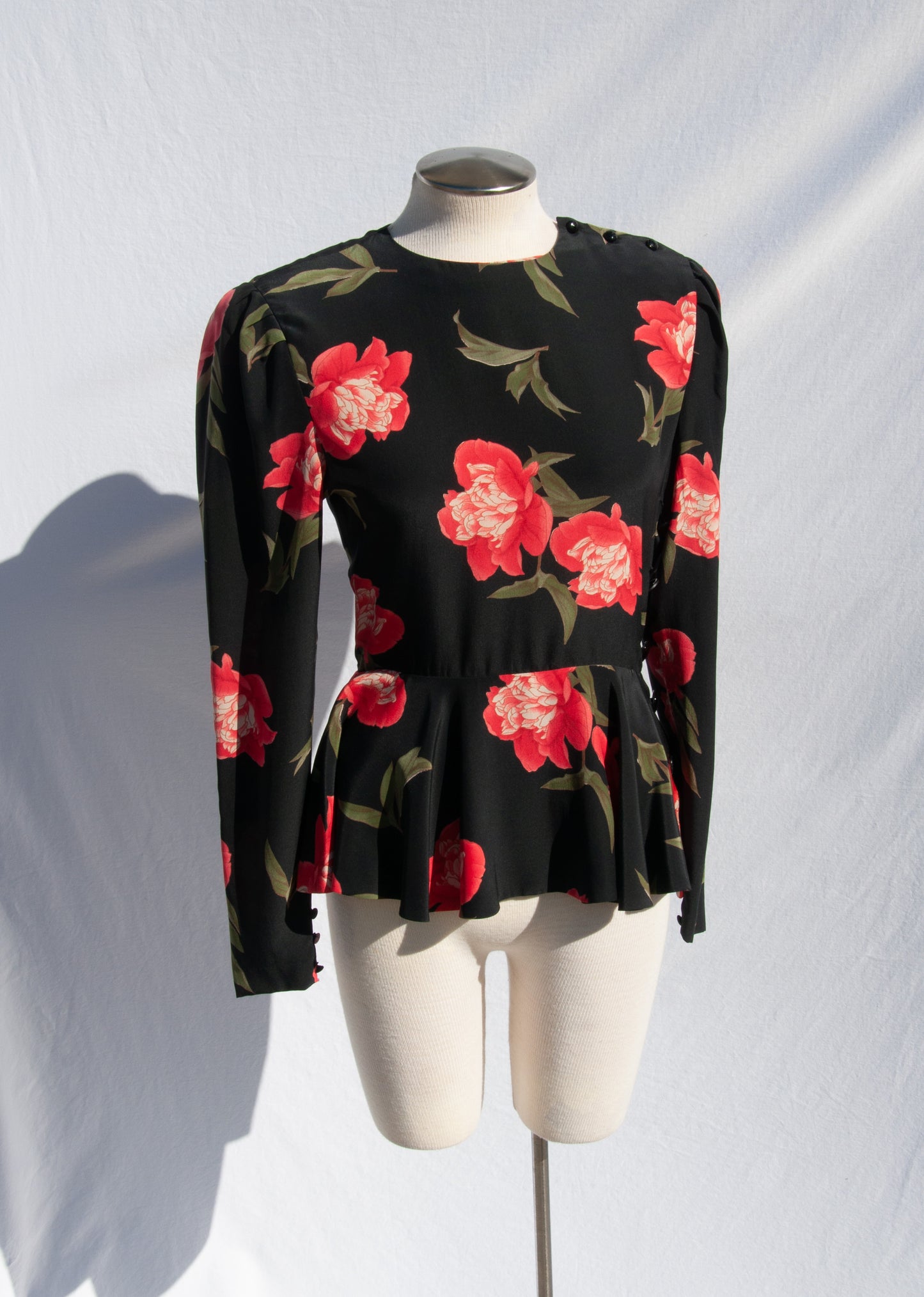 CALVIN KLEIN 80S ROSE PRINT SILK PEPLUM TOP