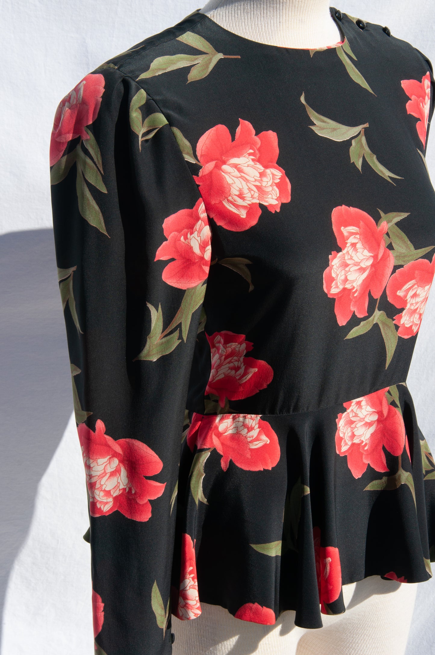 CALVIN KLEIN 80S ROSE PRINT SILK PEPLUM TOP