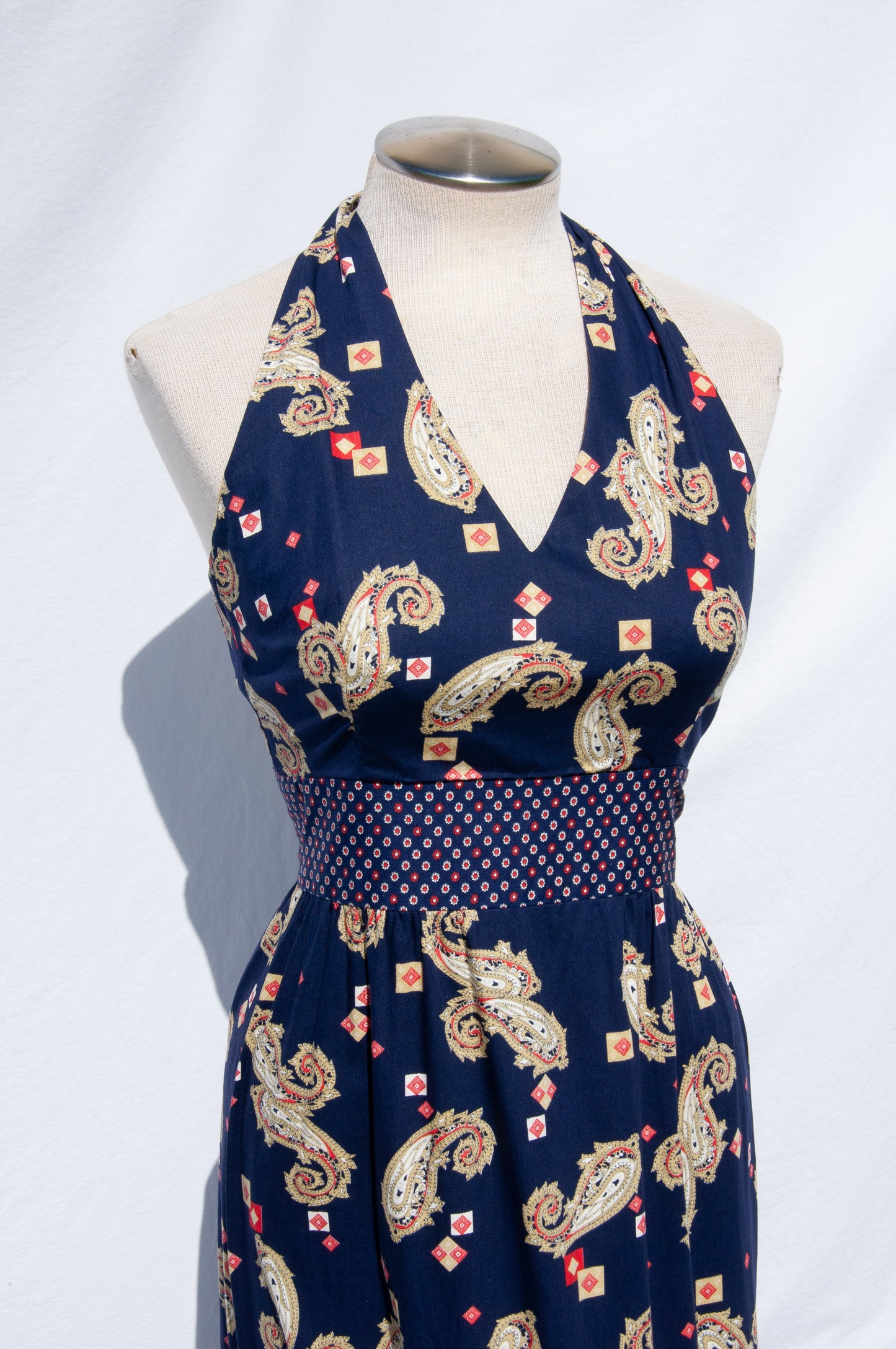 NEIMAN MARCUS 1970S NAVY PAISLEY HALTER NECK DRESS