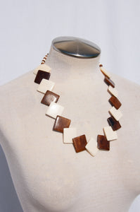 VINTAGE 1970S GEOMETRIC CREAM AND BROWN WOODEN NECKLACE