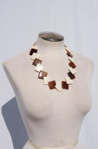 VINTAGE 1970S GEOMETRIC CREAM AND BROWN WOODEN NECKLACE