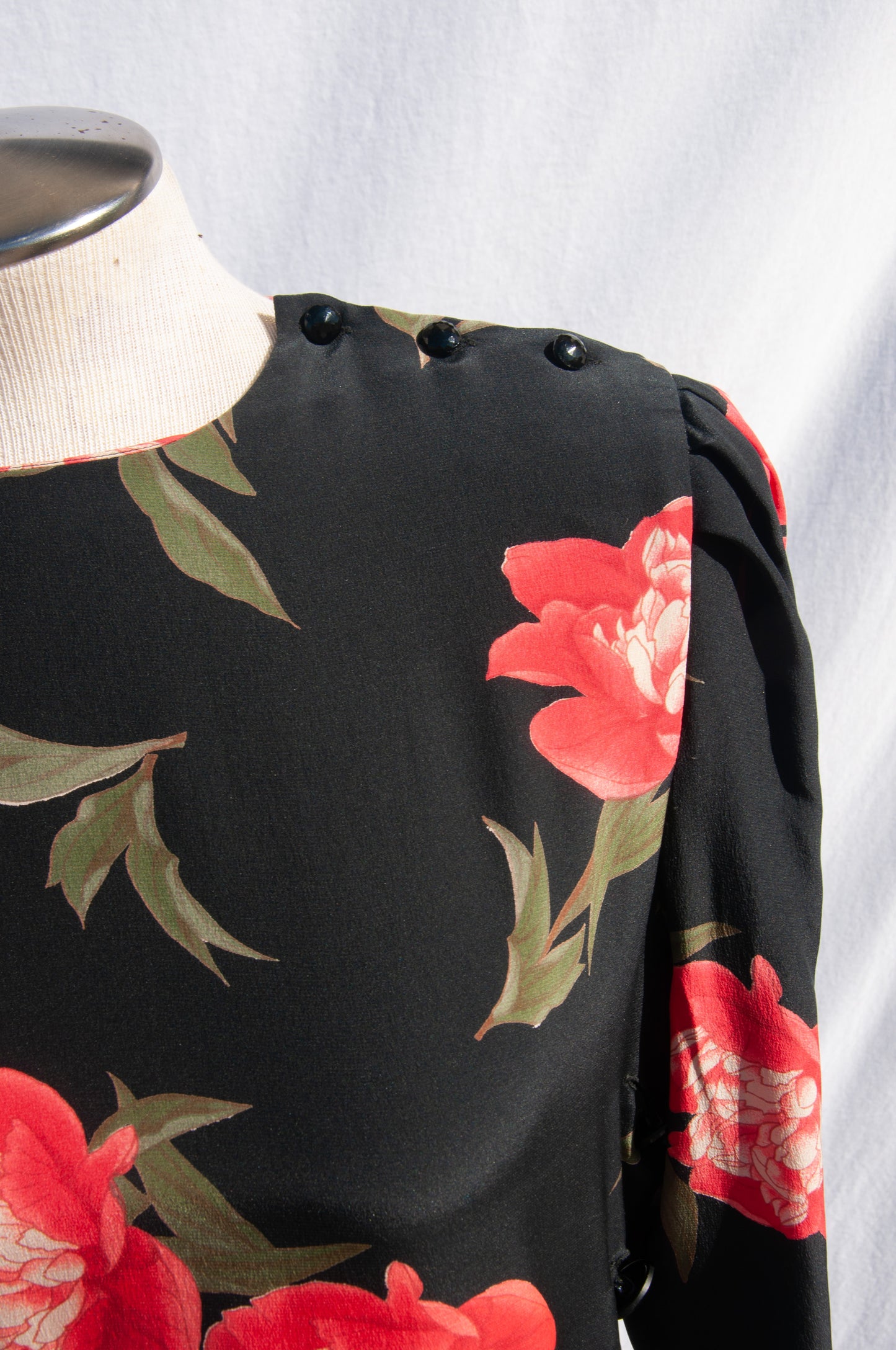 CALVIN KLEIN 80S ROSE PRINT SILK PEPLUM TOP