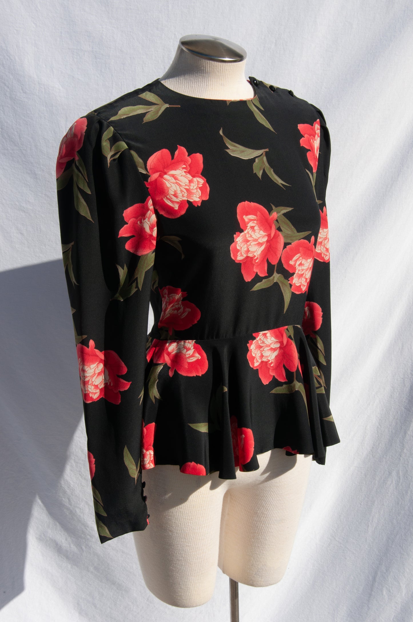 CALVIN KLEIN 80S ROSE PRINT SILK PEPLUM TOP