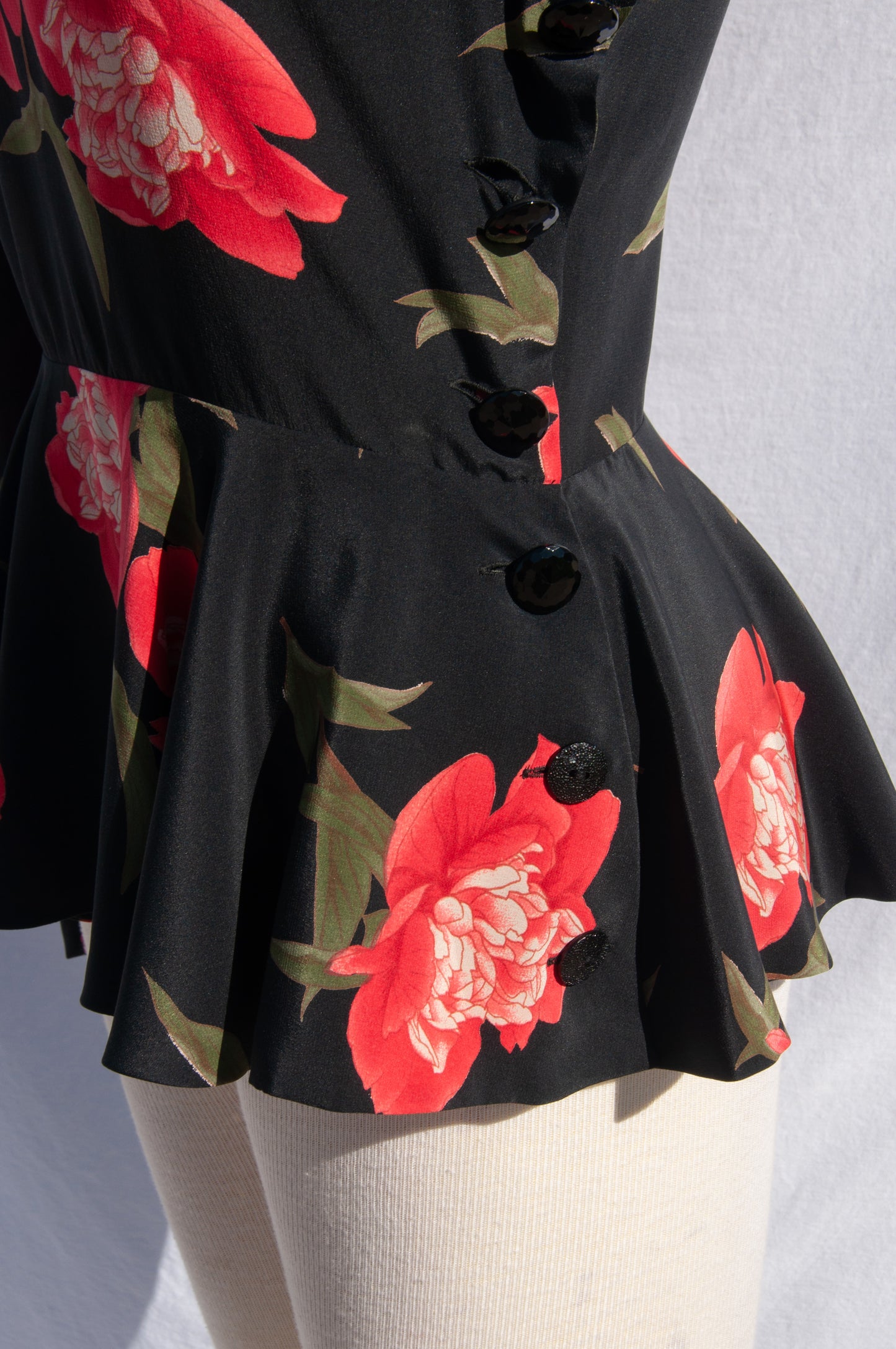 CALVIN KLEIN 80S ROSE PRINT SILK PEPLUM TOP