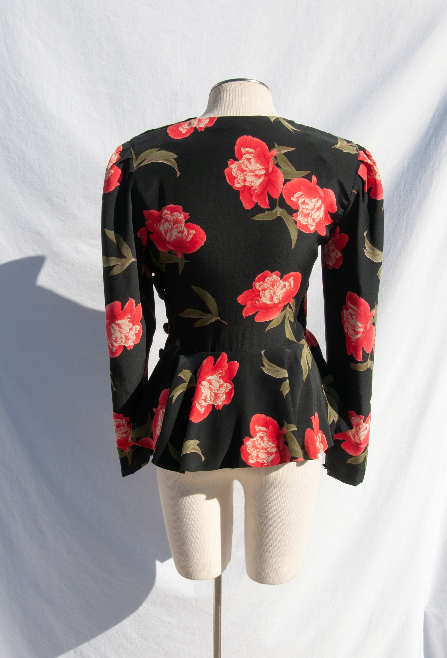 CALVIN KLEIN 80S ROSE PRINT SILK PEPLUM TOP
