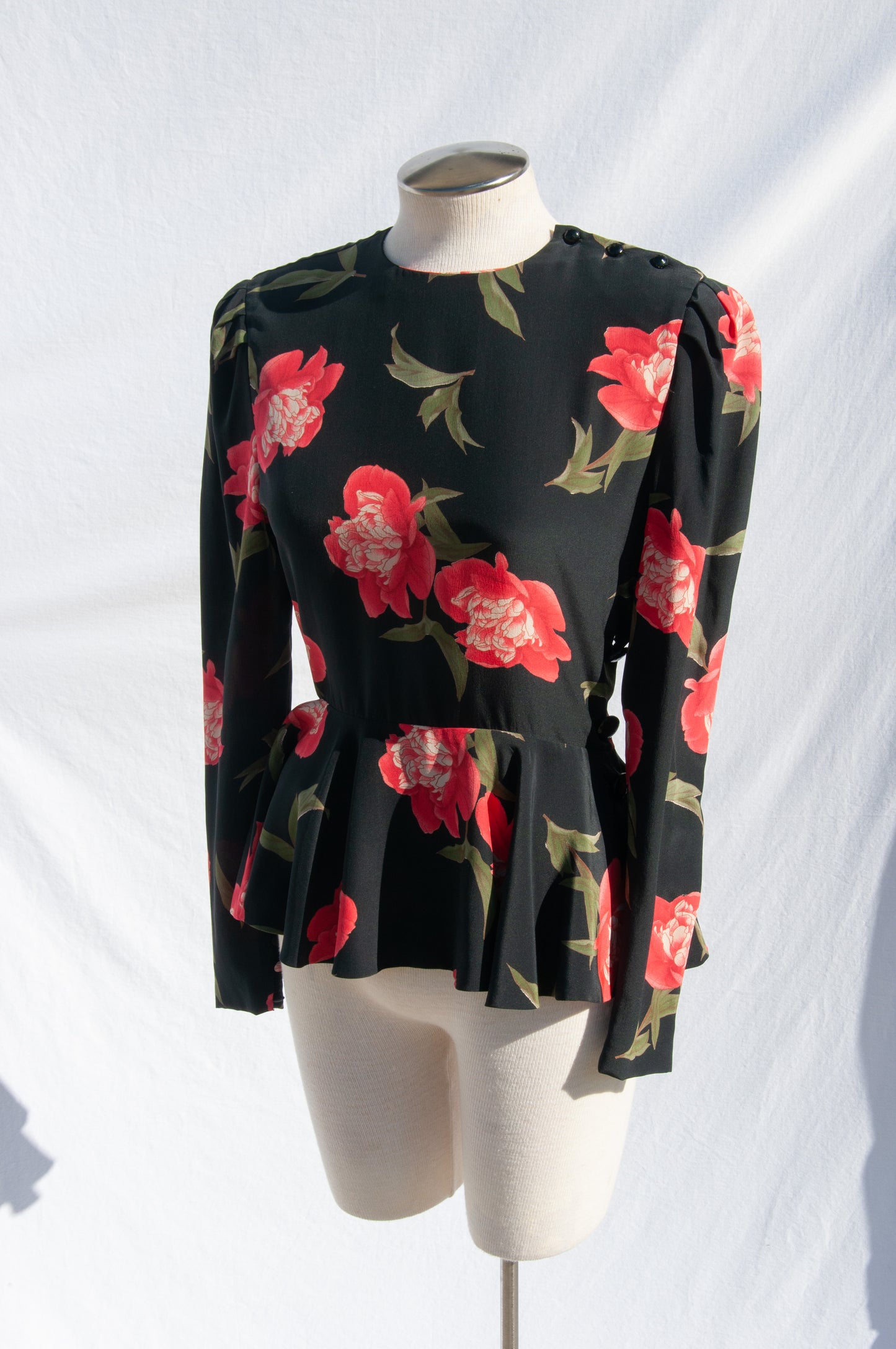 CALVIN KLEIN 80S ROSE PRINT SILK PEPLUM TOP