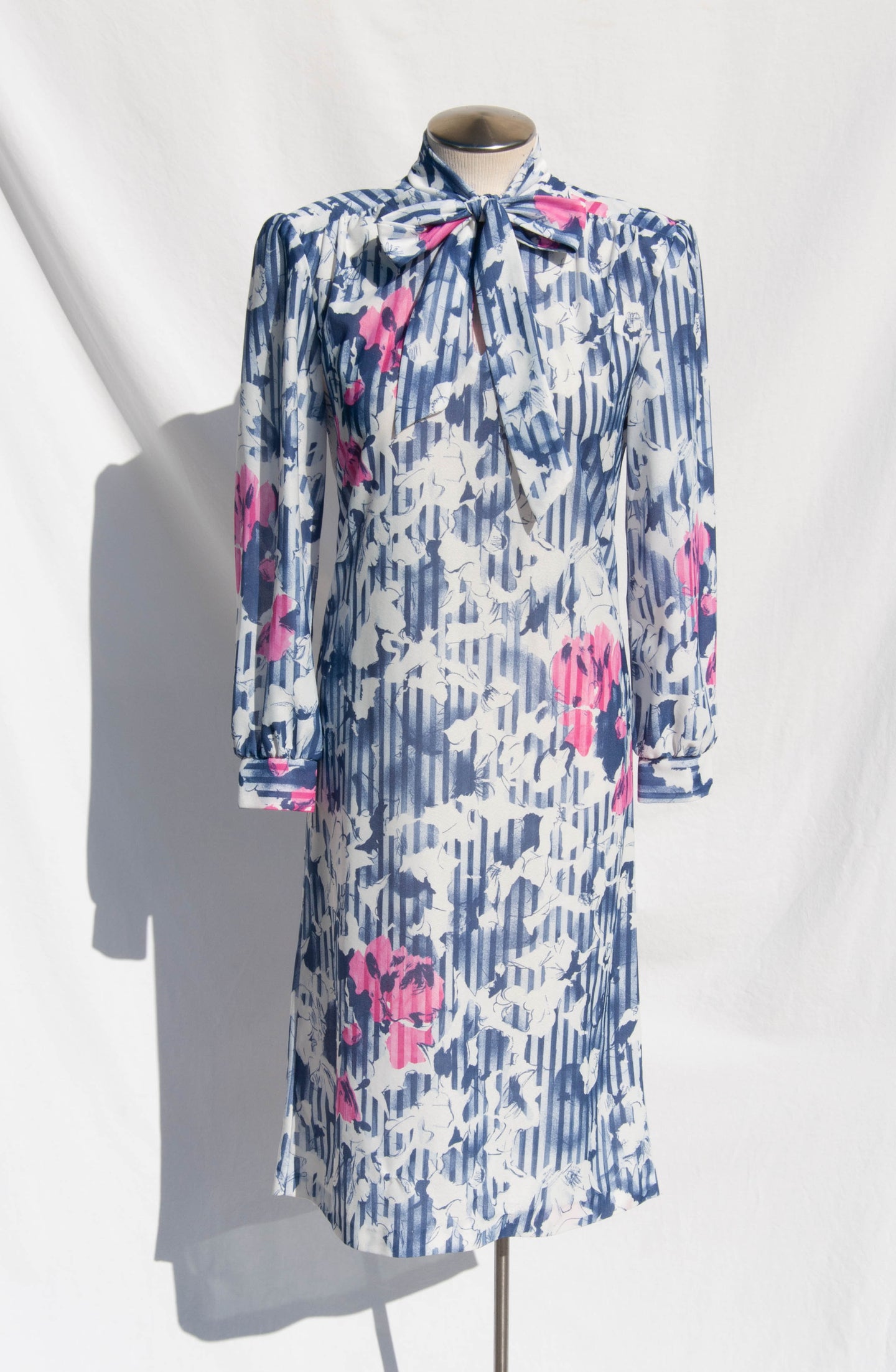 VINTAGE 1970S BLUE AND PINK FLORAL STRIPED LONGSLEEVE DRESS