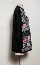 VINTAGE 1990S FLORAL ON BLACK BACKGROUND KNIT TUNIC SWEATER