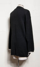VINTAGE 1990S FLORAL ON BLACK BACKGROUND KNIT TUNIC SWEATER