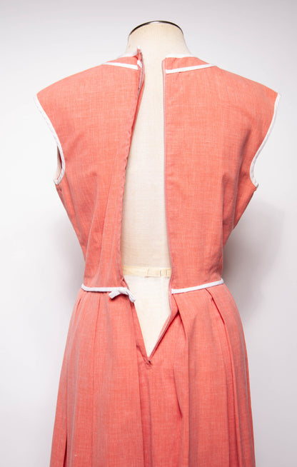 VINTAGE 1950S RED AND WHITE APPLIQUE BOX PLEAT DRESS