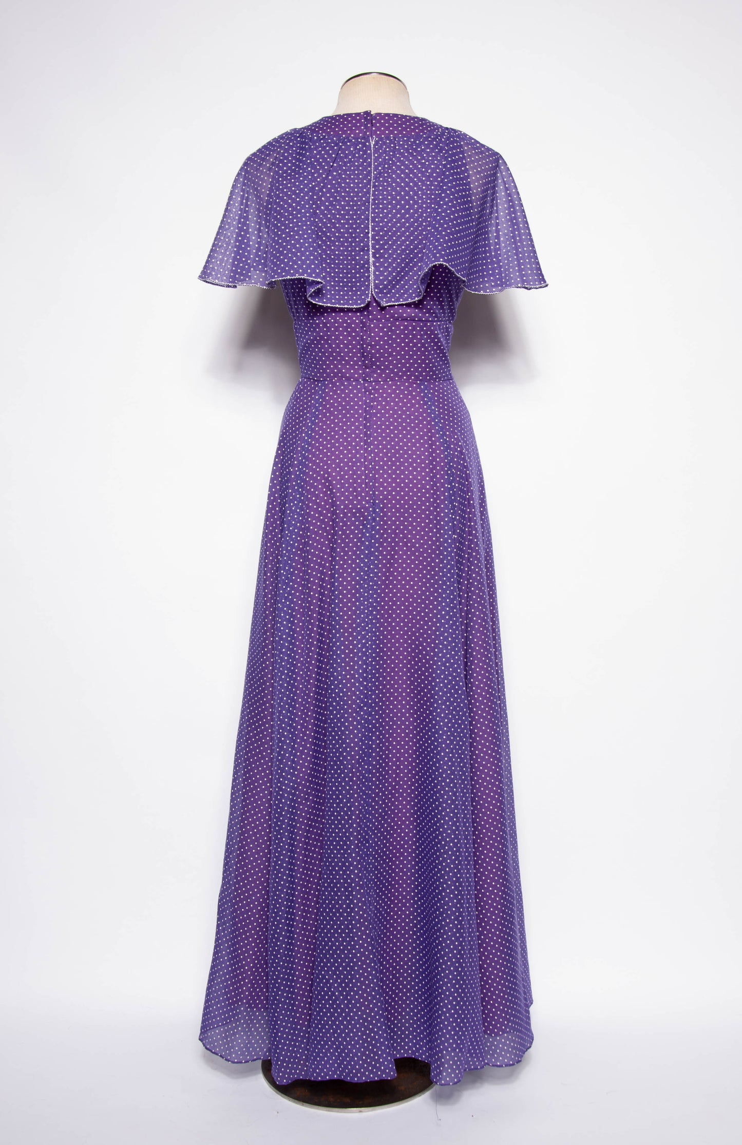 COCO CALIFORNIA 1970S VINTAGE PURPLE AND WHITE POLKA DOT MAXI GOWN