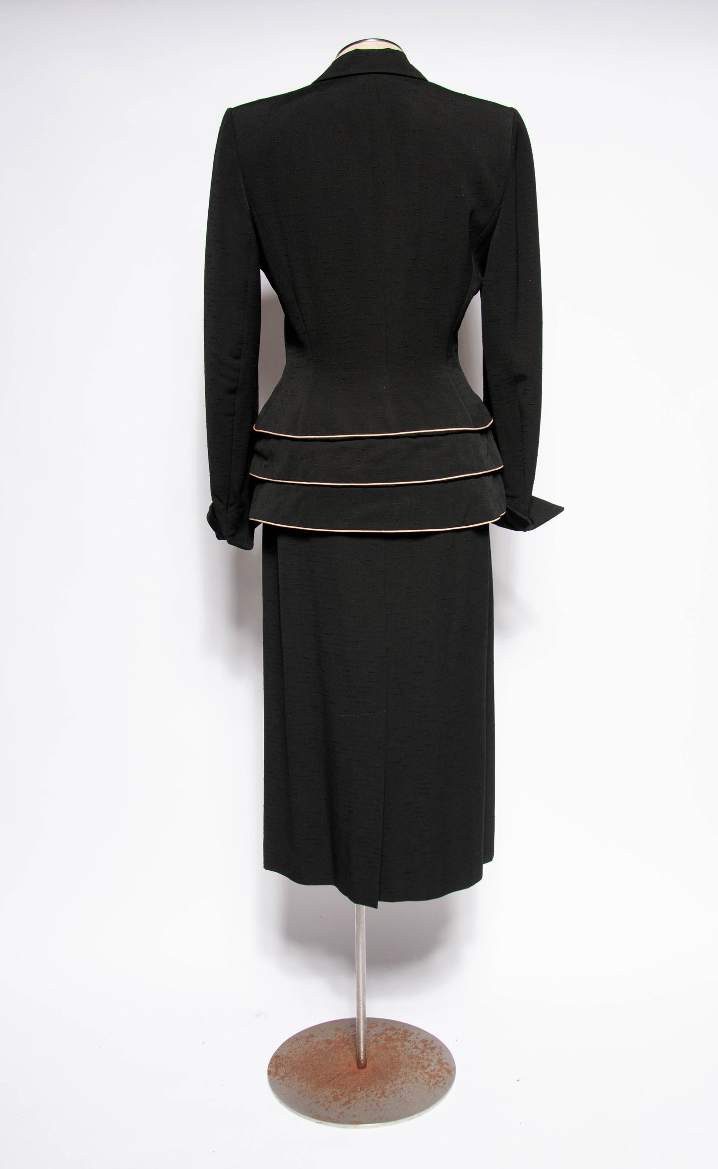 LILLI ANN DOCUMENTED 1953 BLACK RIPPLE WOOL "NEW LOOK" SKIRT SUIT