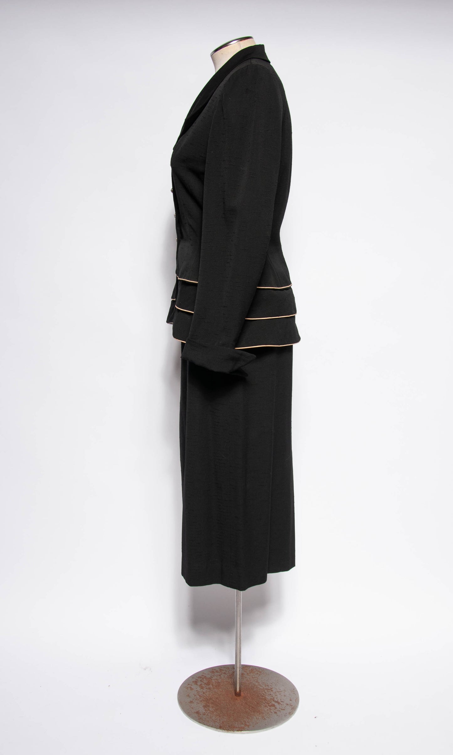 LILLI ANN DOCUMENTED 1953 BLACK RIPPLE WOOL "NEW LOOK" SKIRT SUIT