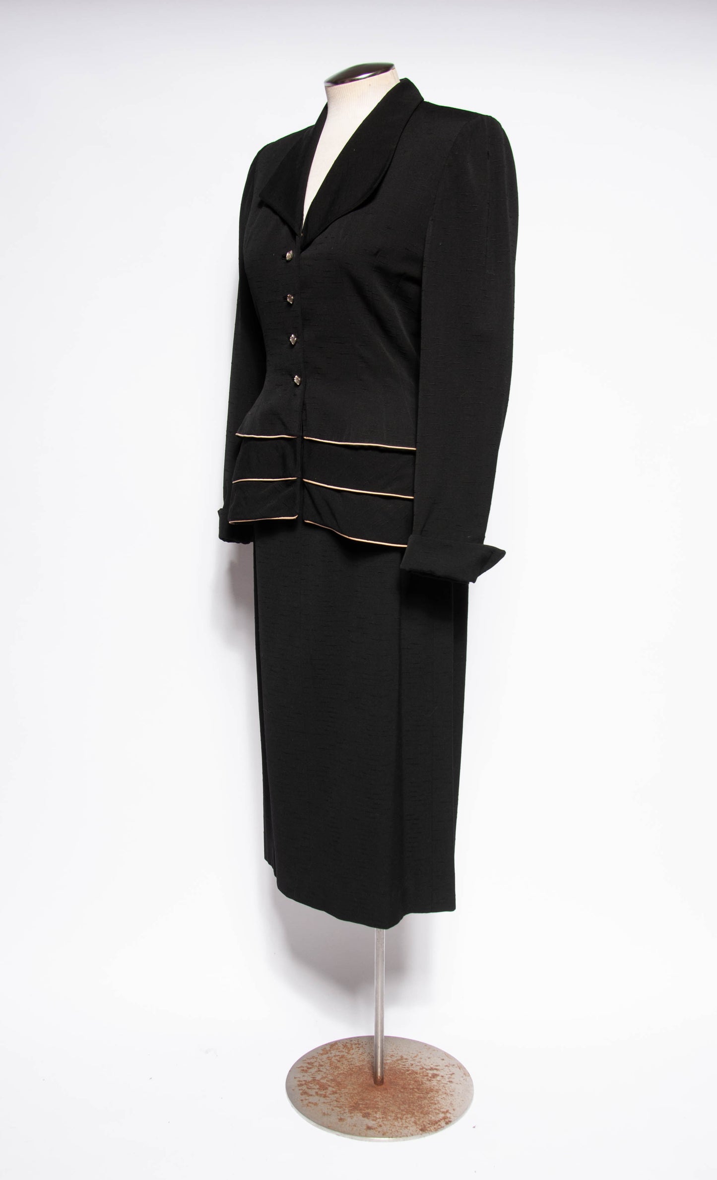 LILLI ANN DOCUMENTED 1953 BLACK RIPPLE WOOL "NEW LOOK" SKIRT SUIT