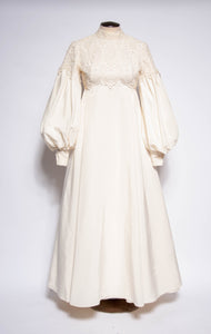 EMMA DOMB VINTAGE 60S/70S WHITE LACE WEDDING GOWN