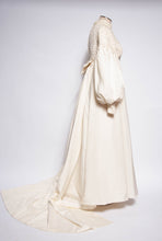 EMMA DOMB VINTAGE 60S/70S WHITE LACE WEDDING GOWN